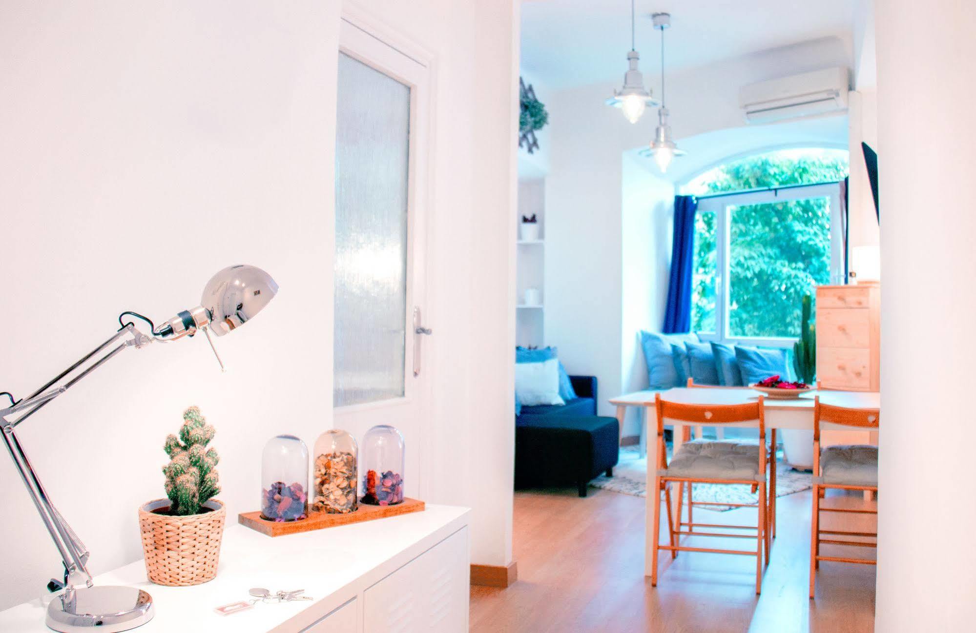 Lollipop Flats City Centre Deluxe Suite Madrid Exterior photo