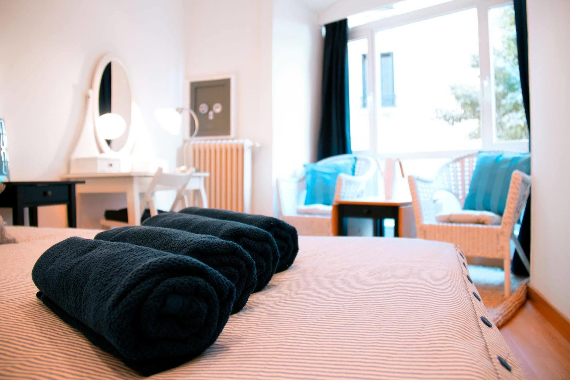 Lollipop Flats City Centre Deluxe Suite Madrid Exterior photo