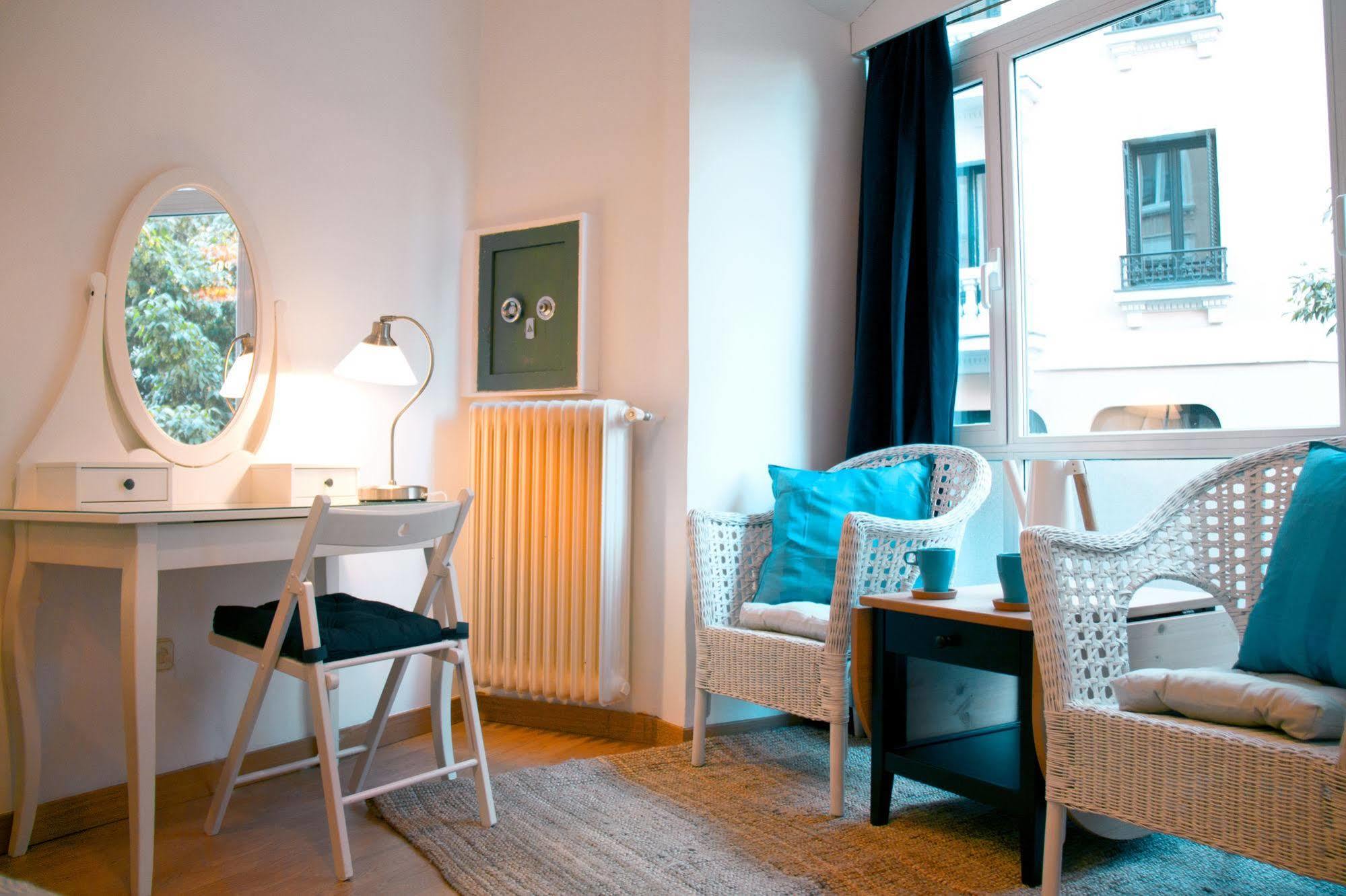 Lollipop Flats City Centre Deluxe Suite Madrid Exterior photo